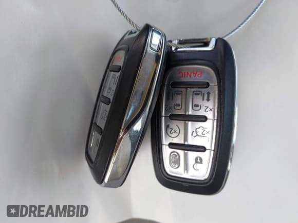 ✅ 2018 Chrysler Pacifica Touring L • VIN: 2C4RC1BG9JR141879 • Lot: 42801376. Wystawiony na IAAI z przebiegiem 137 968 mil. Bezpłatny archiwum sprzedaży aukcyjnych z USA i szczegółowy raport historii pojazdu na DreamBid. Zdjęcie 11.