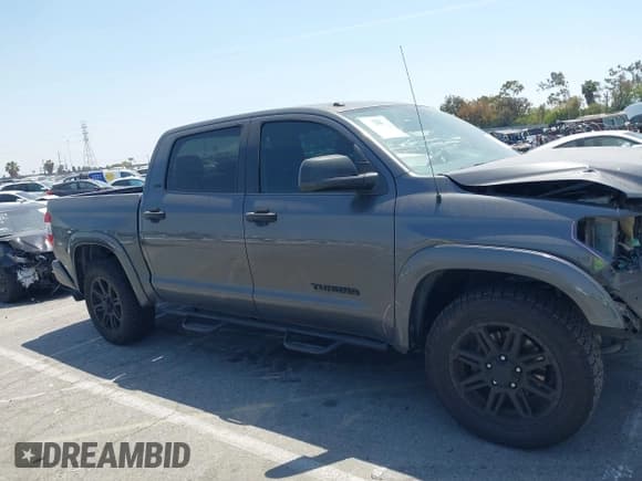 ✅ 2016 Toyota Tundra SR5 • VIN: 5TFEM5F13GX107424 • Lot: 42073037. Listed on IAAI with 88,451 mi. Free auction sales archive from the USA and detailed vehicle history report at DreamBid. Image 14.