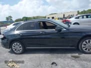 ✅ 2019 Mercedes-Benz C 300 • VIN: 55SWF8EB8KU302480 • Lot: 42661463. Wystawiony na IAAI z przebiegiem 106 287 mil. Bezpłatny archiwum sprzedaży aukcyjnych z USA i szczegółowy raport historii pojazdu na DreamBid. Zdjęcie 13.