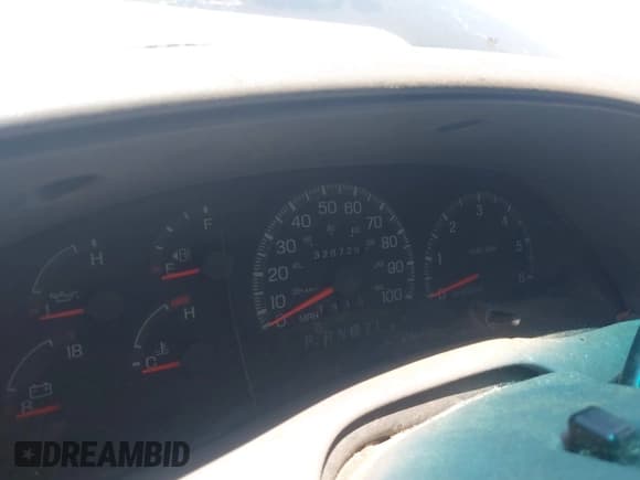 ✅ 1998 Ford Expedition XLT • VIN: 1FMPU18L3WLB89592 • Lot: 42650606. Wystawiony na IAAI z przebiegiem 328 729 mil. Bezpłatny archiwum sprzedaży aukcyjnych z USA i szczegółowy raport historii pojazdu na DreamBid. Zdjęcie 7.