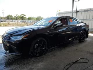 ✅ 2022 Lexus ES 350 F Sport • VIN: 58AGZ1B13NU119598 • Lot: 63627545. Wystawiony na Copart z przebiegiem 9 820 mil. Bezpłatny archiwum sprzedaży aukcyjnych z USA i szczegółowy raport historii pojazdu na DreamBid. Zdjęcie 1.