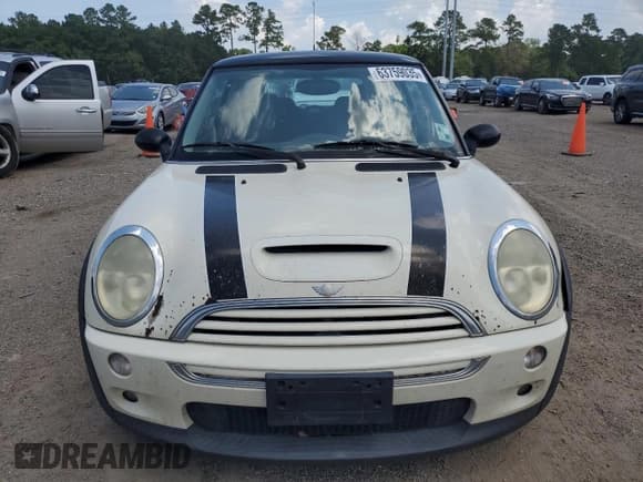 ✅ 2004 MINI Hardtop S • VIN: WMWRE33434TD81033 • Lot: 63759035. Listed on Copart with 319,648 mi. Free auction sales archive from the USA and detailed vehicle history report at DreamBid. Image 5.
