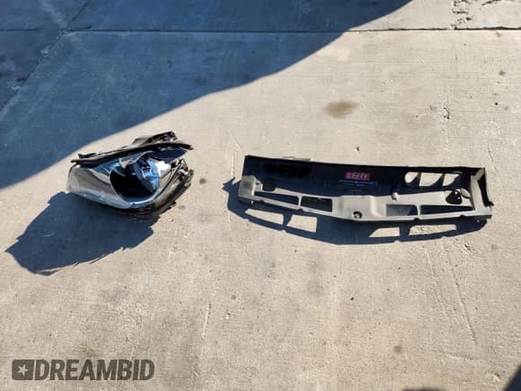 ✅ 2014 Mercedes-Benz C 250 Sport • VIN: WDDGF4HB7ER314439 • Lot: 93074035. Listed on Copart with 142,014 mi. Free auction sales archive from the USA and detailed vehicle history report at DreamBid. Image 12.