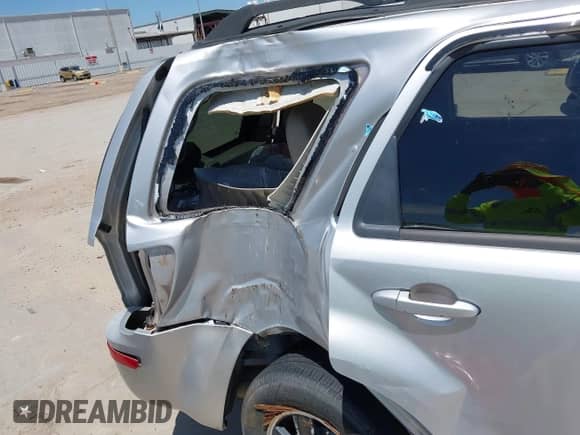 2010 Mercury Mariner z VIN 4M2CN8B75AKJ13322, wystawiony jako IAAI lot #42832064 z przebiegiem 205 074 mil mil oraz . Historia ofert i sprzedaży dostępna na DreamBid. Obrazek 20.