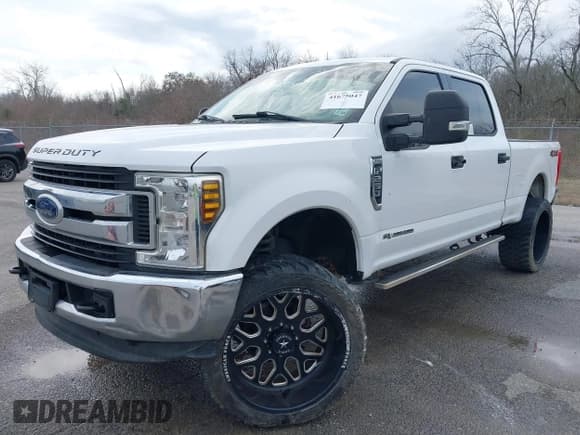 ✅ 2018 Ford F-250 XL • VIN: 1FT7W2BT5JEB38170 • Лот: 41675047. Опубликован ранее на IAAI с пробегом 146 260 миль. Бесплатный доступ к архиву аукционных продаж из США и подробный отчёт об истории автомобиля на DreamBid. Изображение 2.