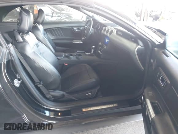 ✅ 2017 Ford Mustang EcoBoost Premium • VIN: 1FATP8UH9H5307646 • Lot: 42926727. Wystawiony na IAAI z przebiegiem 131 052 mil. Bezpłatny archiwum sprzedaży aukcyjnych z USA i szczegółowy raport historii pojazdu na DreamBid. Zdjęcie 5.