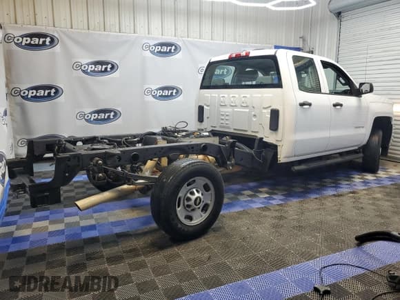 ✅ 2018 Chevrolet Silverado 2500HD Work Truck • VIN: 1GB2CUEG8JZ263612 • Lot: 63674745. Listed on Copart with 139,100 mi. Free auction sales archive from the USA and detailed vehicle history report at DreamBid. Image 3.