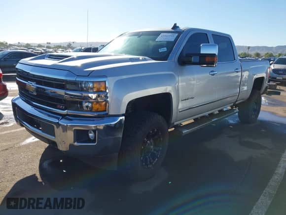 2018 Chevrolet Silverado 2500HD LTZ с VIN 1GC1KWEY6JF236568, выставлен на аукционе IAAI как лот 43462244 с пробегом 102 552 миль миль и . История ставок и продаж доступна на DreamBid. Изображение 17.