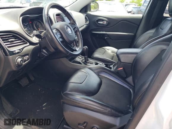 ✅ 2019 Jeep Cherokee Altitude • VIN: 1C4PJLLB1KD285457 • Лот: 68794885. Опубликован ранее на Copart с пробегом 55 100 миль. Бесплатный доступ к архиву аукционных продаж из США и подробный отчёт об истории автомобиля на DreamBid. Изображение 7.