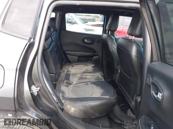 2021 Jeep Compass 80th Anniversary z VIN 3C4NJCEB0MT604218, wystawiony jako IAAI lot #42316107 z przebiegiem 73 743 mil mil oraz . Historia ofert i sprzedaży dostępna na DreamBid. Obrazek 8.