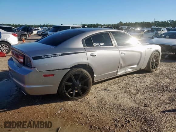 ✅ 2014 Dodge Charger SE • VIN: 2C3CDXBG2EH191710 • Lot: 90381375. Wystawiony na Copart z przebiegiem 110 706 mil. Bezpłatny archiwum sprzedaży aukcyjnych z USA i szczegółowy raport historii pojazdu na DreamBid. Zdjęcie 3.