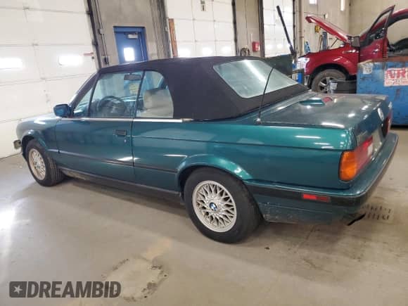 1993 BMW 3 Series z VIN WBABB1316PEC06496, wystawiony jako Copart lot #90220405 z przebiegiem 149 424 mil mil oraz Nie do naprawy • Non repairable. Historia ofert i sprzedaży dostępna na DreamBid. Obrazek 2.