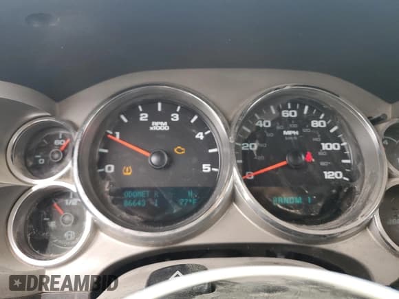 ✅ 2013 Chevrolet Silverado 2500HD LT • VIN: 1GC1KXC82DF128686 • Lot: 64564675. Wystawiony na Copart z przebiegiem 86 643 mil. Bezpłatny archiwum sprzedaży aukcyjnych z USA i szczegółowy raport historii pojazdu na DreamBid. Zdjęcie 9.