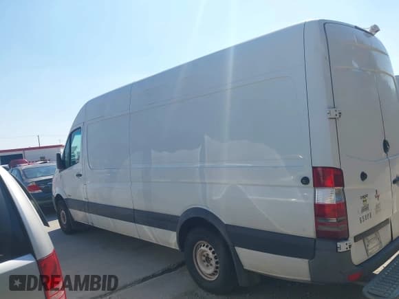 ✅ 2015 Mercedes-Benz Sprinter Cargo EXT • VIN: WD3PE8DB3FP134389 • Lot: 43443566. Listed on IAAI with 582,976 mi. Free auction sales archive from the USA and detailed vehicle history report at DreamBid. Image 14.