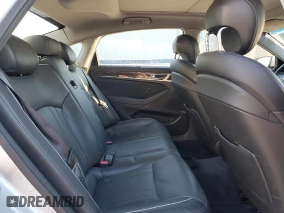 ✅ 2015 Hyundai Genesis 3.8L • VIN: KMHGN4JE2FU075121 • Лот: 89475755. Опубликован ранее на Copart с пробегом 172 152 миль. Бесплатный доступ к архиву аукционных продаж из США и подробный отчёт об истории автомобиля на DreamBid. Изображение 10.