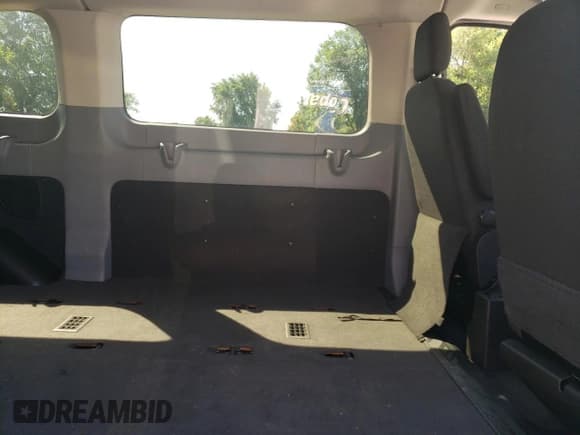 ✅ 2015 Ford Transit XL • VIN: 1FMZK1YM5FKA84940 • Lot: 62647065. Wystawiony na Copart z przebiegiem 369 432 mil. Bezpłatny archiwum sprzedaży aukcyjnych z USA i szczegółowy raport historii pojazdu na DreamBid. Zdjęcie 11.