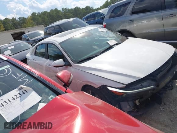 ✅ 2024 Hyundai Elantra SEL • VIN: KMHLS4DG5RU759945 • Lot: 43138961. Listed on IAAI with 39,139 mi. Free auction sales archive from the USA and detailed vehicle history report at DreamBid. Image 13.