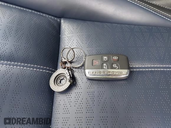 ✅ 2018 Land Rover Range Rover Velar R-Dynamic HSE • VIN: SALYM2RV0JA742422 • Lot: 42168647. Listed on IAAI with 65,298 mi. Free auction sales archive from the USA and detailed vehicle history report at DreamBid. Image 11.