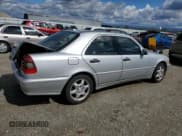 ✅ 2000 Mercedes-Benz C 230/260/280/320 • VIN: WDBHA29G3YA859826 • Lot: 48573425. Wystawiony na Copart z przebiegiem 158 093 mil. Bezpłatny archiwum sprzedaży aukcyjnych z USA i szczegółowy raport historii pojazdu na DreamBid. Zdjęcie 3.