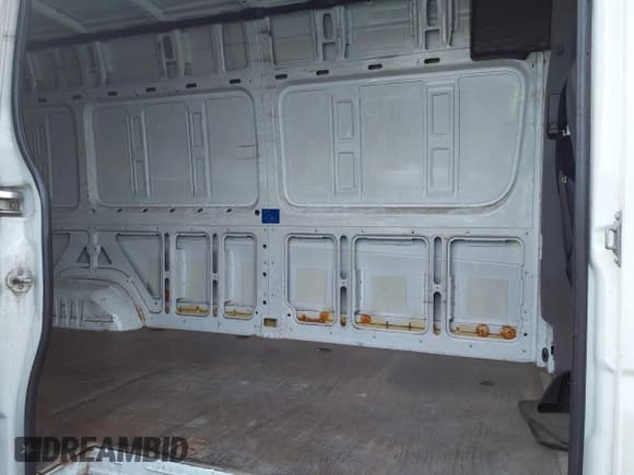 ✅ 2013 Mercedes-Benz Sprinter Cargo • VIN: WD3PE8CC3D5725941 • Lot: 41216662. Wystawiony na IAAI z przebiegiem 264 910 mil. Bezpłatny archiwum sprzedaży aukcyjnych z USA i szczegółowy raport historii pojazdu na DreamBid. Zdjęcie 8.