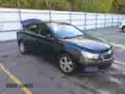 2012 Chevrolet Cruze 1LT z VIN 1G1PF5SC2C7387396, wystawiony jako IAAI lot #43401730 z przebiegiem 137 692 mil mil oraz . Historia ofert i sprzedaży dostępna na DreamBid. Obrazek 1.