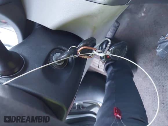 ✅ 2009 Toyota RAV4 • VIN: JTMBF33V09D009044 • Lot: 43694265. Wystawiony na IAAI z przebiegiem 257 719 mil. Bezpłatny archiwum sprzedaży aukcyjnych z USA i szczegółowy raport historii pojazdu na DreamBid. Zdjęcie 11.