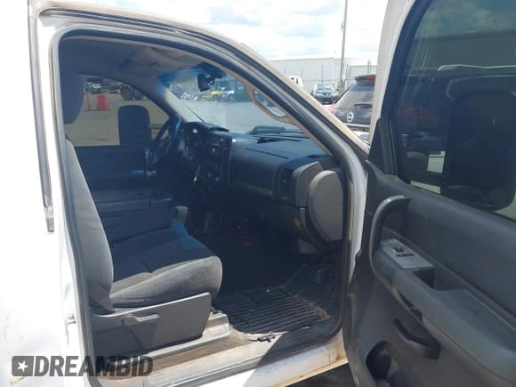 ✅ 2007 Chevrolet Silverado 2500HD 1LT • VIN: 1GCHK24687E541687 • Lot: 42593318. Wystawiony na IAAI z przebiegiem 193 652 mil. Bezpłatny archiwum sprzedaży aukcyjnych z USA i szczegółowy raport historii pojazdu na DreamBid. Zdjęcie 5.