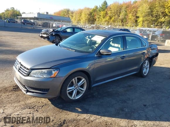 ✅ 2015 Volkswagen Passat SE • VIN: 1VWBV7A36FC078234 • Лот: 43385672. Опубликован ранее на IAAI с пробегом 102 906 миль. Бесплатный доступ к архиву аукционных продаж из США и подробный отчёт об истории автомобиля на DreamBid. Изображение 2.