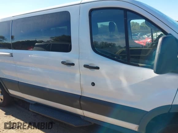 ✅ 2018 Ford Transit Passenger XL • VIN: 1FBZX2YMXJKB06357 • Lot: 43534327. Wystawiony na IAAI z przebiegiem 286 290 mil. Bezpłatny archiwum sprzedaży aukcyjnych z USA i szczegółowy raport historii pojazdu na DreamBid. Zdjęcie 13.