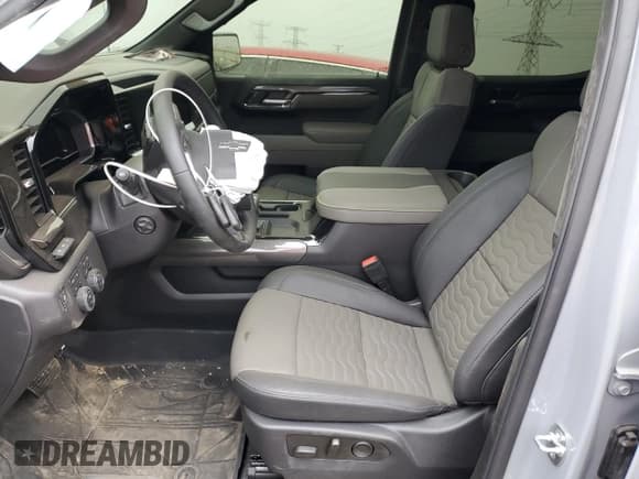 ✅ 2025 Chevrolet Silverado 1500 • VIN: 3GCUKHE81SG131512 • Лот: 53326985. Опубликован ранее на Copart с пробегом 2 852 миль. Бесплатный доступ к архиву аукционных продаж из США и подробный отчёт об истории автомобиля на DreamBid. Изображение 7.