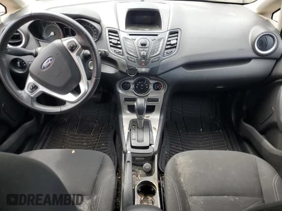 ✅ 2014 Ford Fiesta SE • VIN: 3FADP4EJ1EM103041 • Lot: 63152675. Wystawiony na Copart z przebiegiem 51 754 mil. Bezpłatny archiwum sprzedaży aukcyjnych z USA i szczegółowy raport historii pojazdu na DreamBid. Zdjęcie 8.