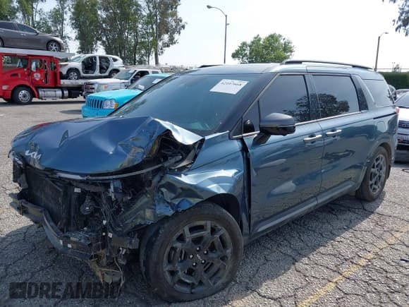 ✅ 2025 Kia Carnival SX • VIN: KNDNE5K37S6479965 • Lot: 42107668. Listed on IAAI with 10,270 mi. Free auction sales archive from the USA and detailed vehicle history report at DreamBid. Image 18.