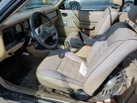 ✅ 1986 Ford Mustang GLX • VIN: 1FABP2731GF272764 • Lot: 73841704. Wystawiony na Copart z przebiegiem 11 671 mil. Bezpłatny archiwum sprzedaży aukcyjnych z USA i szczegółowy raport historii pojazdu na DreamBid. Zdjęcie 7.