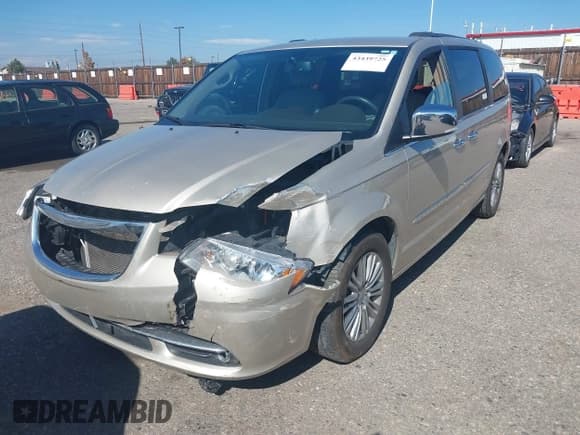 ✅ 2015 Chrysler Town & Country Touring L • VIN: 2C4RC1CG8FR755277 • Lot: 43439725. Wystawiony na IAAI z przebiegiem 91 303 mil. Bezpłatny archiwum sprzedaży aukcyjnych z USA i szczegółowy raport historii pojazdu na DreamBid. Zdjęcie 17.
