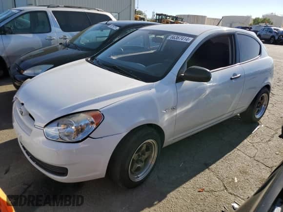 2011 Hyundai Accent GS z VIN KMHCM3AC6BU195847, wystawiony jako Copart lot #66367414 z przebiegiem 107 904 mil mil oraz Szkoda całkowita • Salvage title. Historia ofert i sprzedaży dostępna na DreamBid. Obrazek 1.