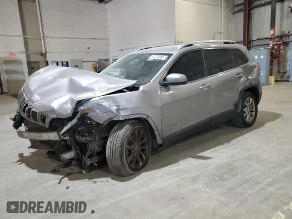 ✅ 2019 Jeep Cherokee Latitude • VIN: 1C4PJLCB0KD263689 • Lot: 92370365. Wystawiony na Copart z przebiegiem Nie podano. Bezpłatny archiwum sprzedaży aukcyjnych z USA i szczegółowy raport historii pojazdu na DreamBid. Zdjęcie 1.
