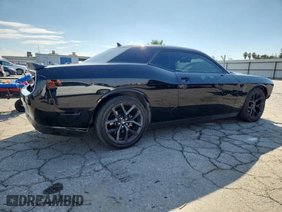 ✅ 2019 Dodge Challenger R/T • VIN: 2C3CDZBT0KH661446 • Lot: 87246715. Wystawiony na Copart z przebiegiem Nie podano. Bezpłatny archiwum sprzedaży aukcyjnych z USA i szczegółowy raport historii pojazdu na DreamBid. Zdjęcie 3.
