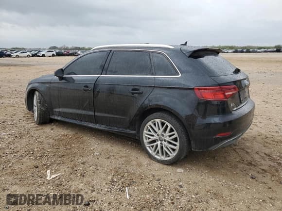✅ 2018 Audi A3 e-tron Sportback Premium Plus • VIN: WAUTPBFF1JA079414 • Лот: 81310934. Опубликован ранее на Copart с пробегом 121 587 миль. Бесплатный доступ к архиву аукционных продаж из США и подробный отчёт об истории автомобиля на DreamBid. Изображение 2.