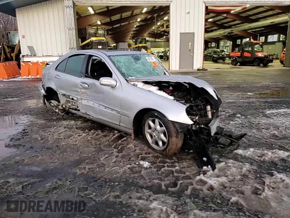 ✅ 2003 Mercedes-Benz C 240 • VIN: WDBRF81J43F408657 • Lot: 43817805. Wystawiony na Copart z przebiegiem Nie podano. Bezpłatny archiwum sprzedaży aukcyjnych z USA i szczegółowy raport historii pojazdu na DreamBid. Zdjęcie 10.