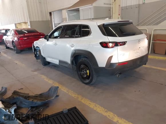 ✅ 2023 Mazda CX-50 S Premium Plus • VIN: 7MMVABEM5PN137829 • Lot: 42100783. Wystawiony na IAAI z przebiegiem 22 209 mil. Bezpłatny archiwum sprzedaży aukcyjnych z USA i szczegółowy raport historii pojazdu na DreamBid. Zdjęcie 3.