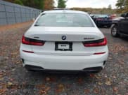 ✅ 2020 BMW 3 Series M340i xDrive • VIN: WBA5U9C01LFH09483 • Lot: 43579055. Wystawiony na IAAI z przebiegiem 26 564 mil. Bezpłatny archiwum sprzedaży aukcyjnych z USA i szczegółowy raport historii pojazdu na DreamBid. Zdjęcie 16.