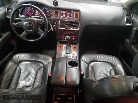 ✅ 2007 Audi Q7 Premium • VIN: WA1BV74L17D047087 • Лот: 72069315. Опубликован ранее на Copart с пробегом 129 307 миль. Бесплатный доступ к архиву аукционных продаж из США и подробный отчёт об истории автомобиля на DreamBid. Изображение 8.