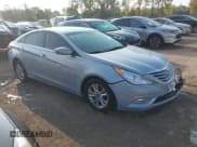 ✅ 2013 Hyundai Sonata GLS • VIN: 5NPEB4AC0DH774189 • Лот: 43258779. Опубликован ранее на IAAI с пробегом 112 692 миль. Бесплатный доступ к архиву аукционных продаж из США и подробный отчёт об истории автомобиля на DreamBid. Изображение 1.