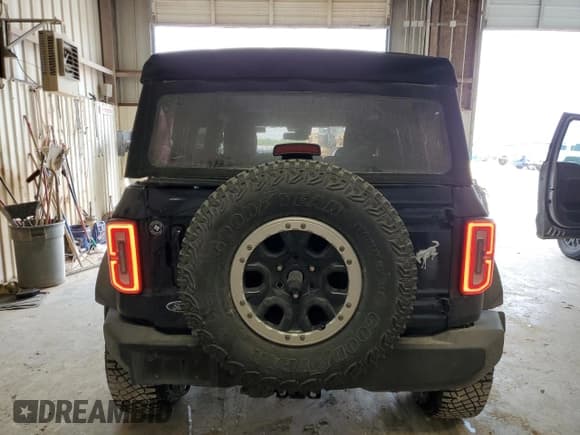 ✅ 2021 Ford Bronco • VIN: 1FMEE5DPXMLA91211 • Lot: 53406165. Wystawiony na Copart z przebiegiem 32 999 mil. Bezpłatny archiwum sprzedaży aukcyjnych z USA i szczegółowy raport historii pojazdu na DreamBid. Zdjęcie 6.