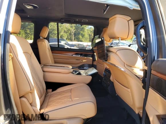 ✅ 2022 Jeep Grand Wagoneer Series III • VIN: 1C4SJVGJ1NS110505 • Lot: 71621865. Listed on Copart with 56,272 mi. Free auction sales archive from the USA and detailed vehicle history report at DreamBid. Image 11.