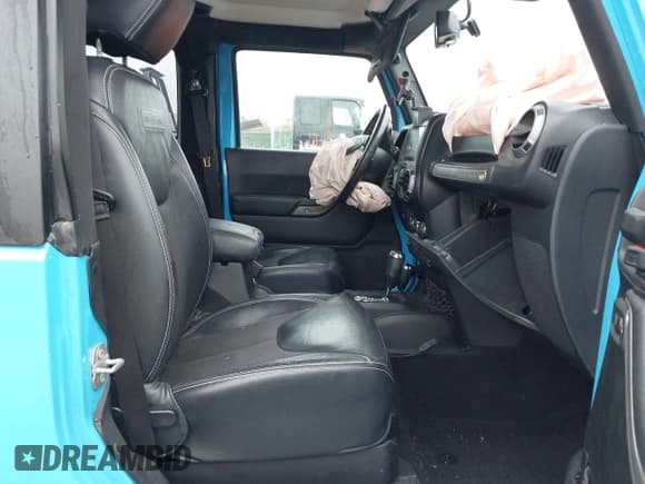 ✅ 2017 Jeep Wrangler Sport • VIN: 1C4AJWAG8HL586179 • Lot: 43737270. Wystawiony na IAAI z przebiegiem 224 767 mil. Bezpłatny archiwum sprzedaży aukcyjnych z USA i szczegółowy raport historii pojazdu na DreamBid. Zdjęcie 5.