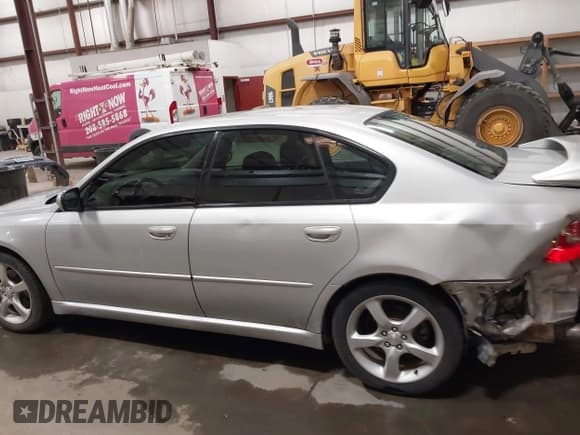 ✅ 2007 Subaru Legacy Limited • VIN: 4S3BL626677200595 • Лот: 41407979. Опубликован ранее на IAAI с пробегом 186 347 миль. Бесплатный доступ к архиву аукционных продаж из США и подробный отчёт об истории автомобиля на DreamBid. Изображение 15.