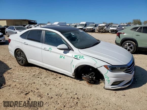 ✅ 2019 Volkswagen Jetta SEL Premium • VIN: 3VWG57BU8KM275296 • Lot: 91579775. Listed on Copart with 86,467 mi. Free auction sales archive from the USA and detailed vehicle history report at DreamBid. Image 4.