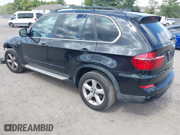 ✅ 2013 BMW X5 xDrive50i • VIN: 5UXZV8C53DL426721 • Lot: 43124306. Wystawiony na IAAI z przebiegiem 124 812 mil. Bezpłatny archiwum sprzedaży aukcyjnych z USA i szczegółowy raport historii pojazdu na DreamBid. Zdjęcie 3.