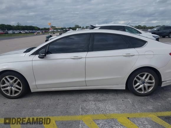 ✅ 2015 Ford Fusion SE • VIN: 1FA6P0HD9F5116439 • Lot: 43479817. Wystawiony na IAAI z przebiegiem 119 752 mil. Bezpłatny archiwum sprzedaży aukcyjnych z USA i szczegółowy raport historii pojazdu na DreamBid. Zdjęcie 14.